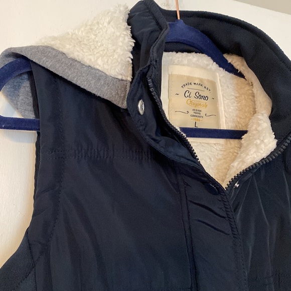 Sherpa lined Vest - Picture 4 of 12